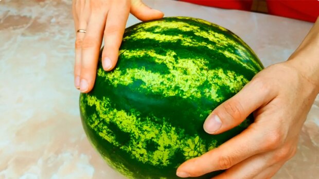 Jednoduché a krásné způsoby řezání melounu
