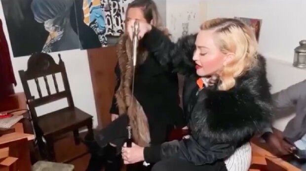 Madonna obnažila čepel v restauraci a požadovala, aby jí nalili „dobré víno“