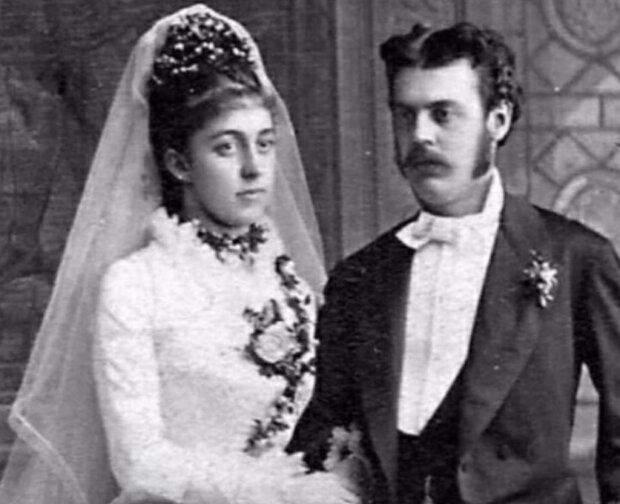 Maximálně uzavřené šaty pro vyjádření skromnosti nevěst: "Svatební móda 19. století"