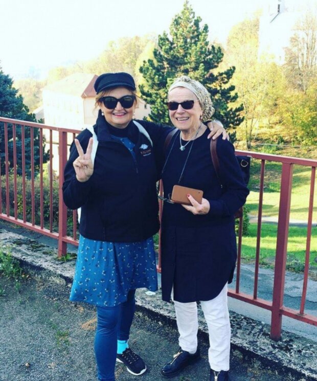 Iva Janžurová s Evou Holubovou. Foto: snímek obrazovky super.cz