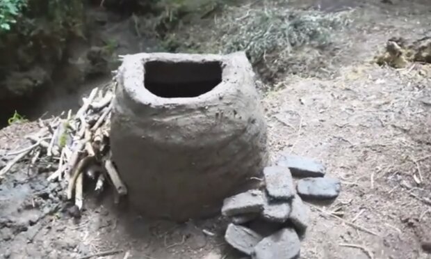 Student postavil v lese dům jako u lidíz doby kamenné: Co se nepodařilo zopakovat současnému člověku, kde selhal