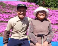 Manžel strávil dva roky výsadbou tisíců květin, protože slepá manželka "má ráda vůni"