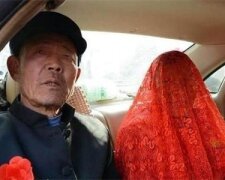 Dívka plakala, když se provdala za starého muže. Podvod s věkem byl odhalen doma