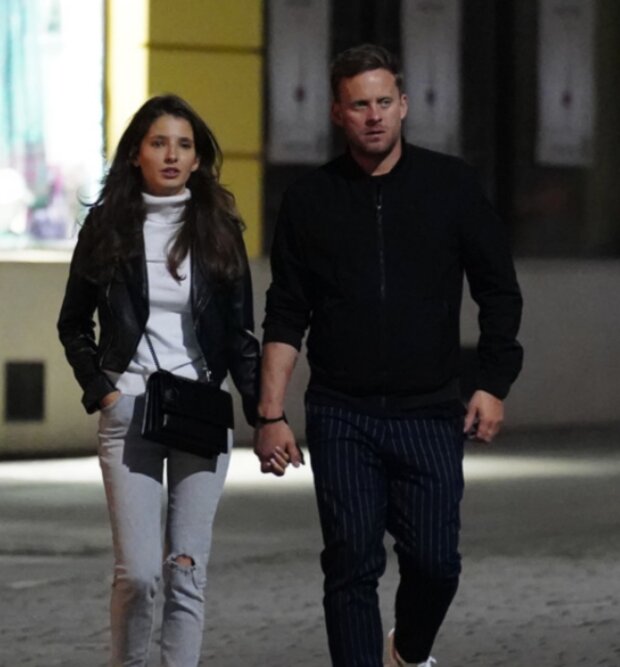 Sara Sandeva s Jakubem Prachařem. Foto: snímek obrazovky extra.cz