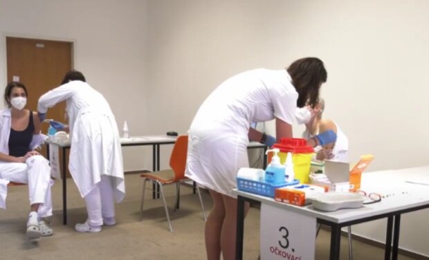 Očkování. Foto: snímek obrazovky YouTube