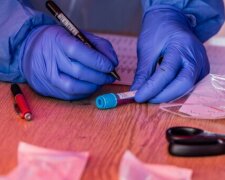 Prodloužení nouzového stavu: Je známo kolik v pondělí bylo nových případů nemoci