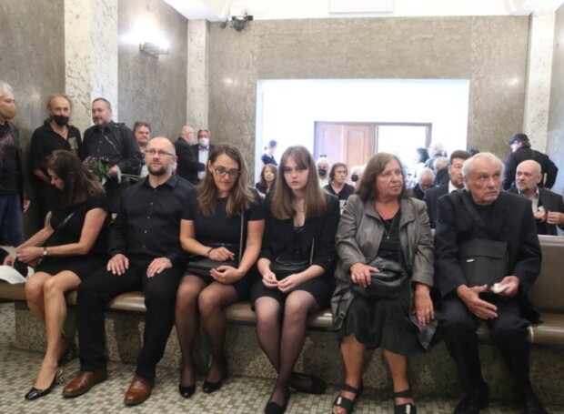 Poslední rozloučení s hudebníkem. Foto: snímek obrazovky blesk.cz