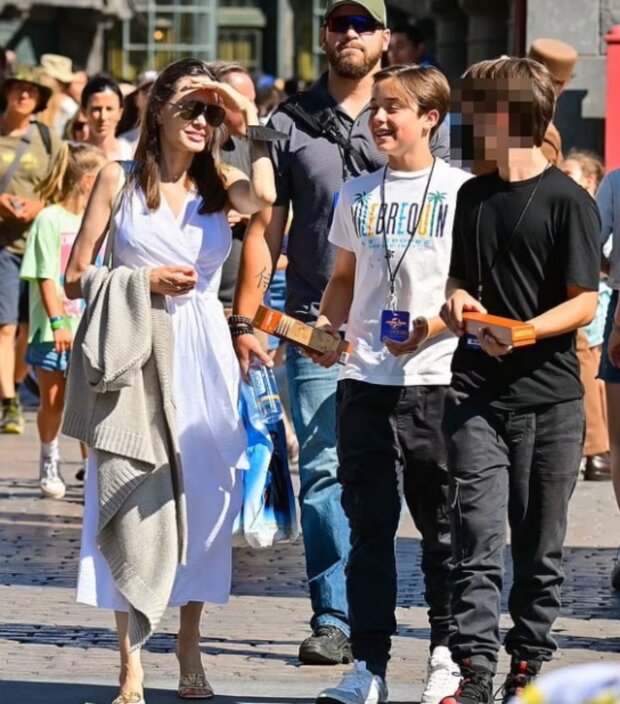 Angelina Jolie se synem Knoxem. Foto: snímek obrazovky focus