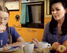 Matka a dcera. Foto: snímek obrazovky YouTube