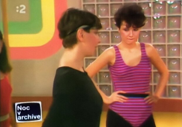 Teprve 17letá Zuzana ve cvičební relaci ČST. Foto: Snímek obrazovky ahaonline.cz