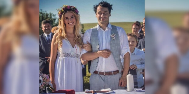 Herec Pavel Liška zveřejnil na síti svatební foto: fanoušci mají obavy, na snímku vedle herce není matka jeho dětí