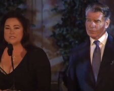 "Jsem jeden z těch mužiků, kteří potřebují v životě silnou ženu": Milostný příběh Pierce Brosnana a Keely Smith. 25 let štěstí