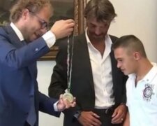 Neobvyklý chlapec se stal v Itálii hrdinou