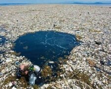 "Kam se svět valí": v Tichém oceánu plave "odpadkový ostrov", vážící několik milionů tun