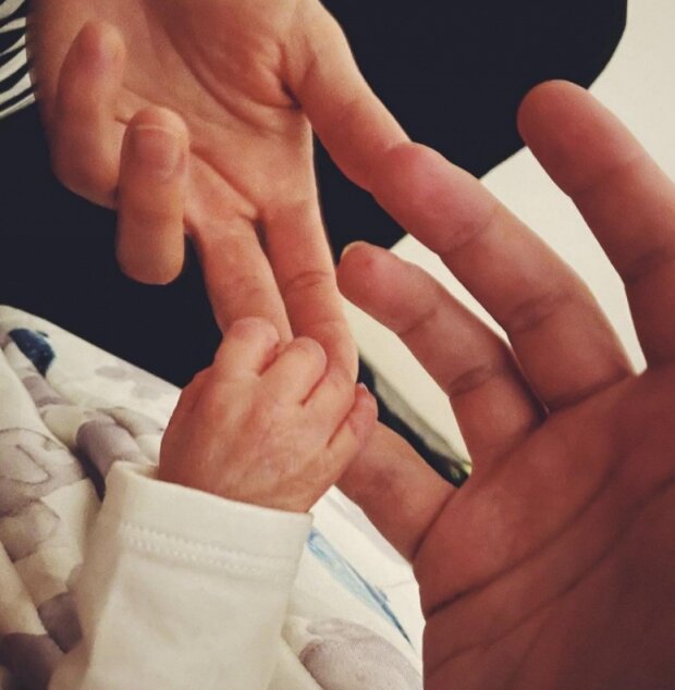 Před dvěma týdny se jim narodil syn. Foto: snímek obrazovky super.cz