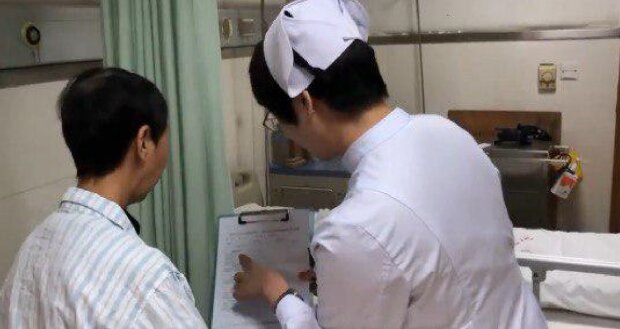 Čínská nemocnice bude propouštět pacienty až po složení zkoušky - ti, kteří neuspěli, budou posláni k novému vyšetření
