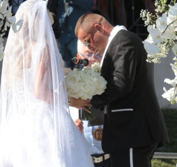 Svatba Lely Ceterové a Karlose Vémoly. Foto: snímek obrazovky extra.cz