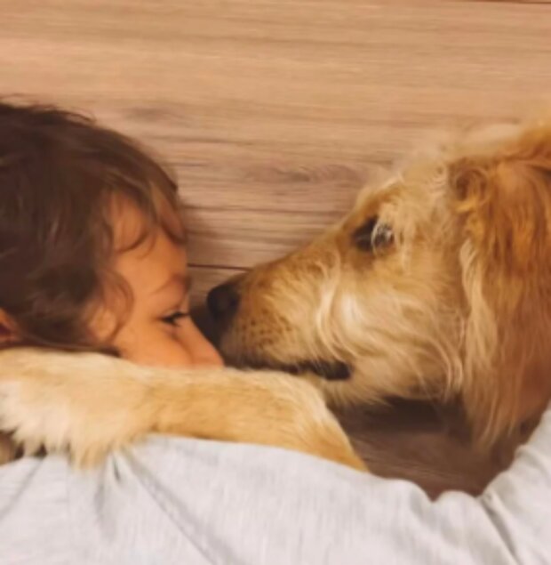 Syn Evy Burešové se psem. Foto: snímek obrazovky Instagram