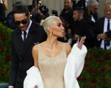 Neúspěšný pokus Kim Kardashian o proměnu v Marilyn Monroe: "Šaty byly příliš malé"