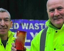 Dcera vyhodila plechovky své matky, aniž by měla podezření, že v nich je celé jmění. A tento odpad se vrátil domů