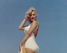 Sedmnáct fotografií překrásné Marilyn Monroe na pláži v New Yorku v roce 1957