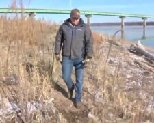 Myslivec našel v lese lahev s dopisem napsaným v roce 1983: dopis obsahoval vzkazy a vyžadoval odpověď