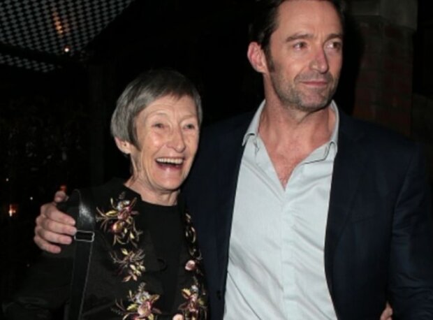 Hugh Jackman s matkou. Foto: snímek obrazovky 2aktera.ru