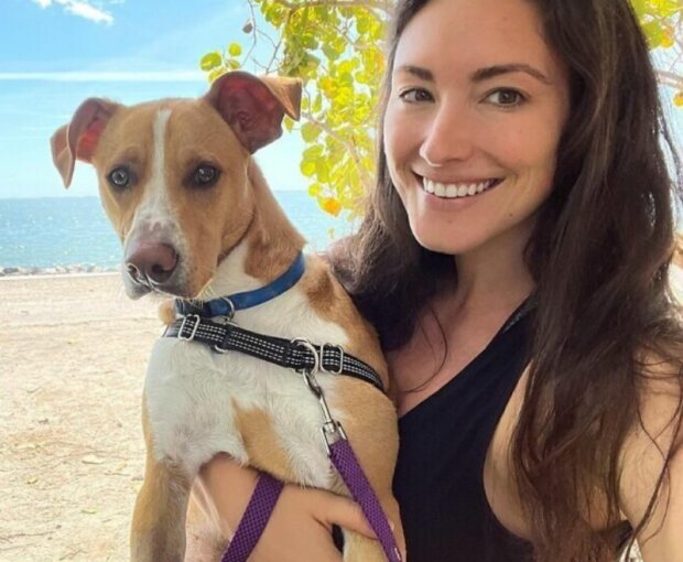 Holka a pes. Foto: snímek obrazovky Instagram