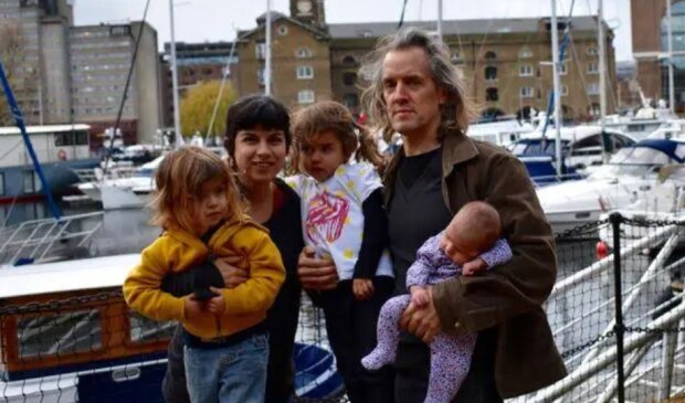 Na stejné vlně: pár cestoval mezinárodními vody osm let a během této doby porodil tři děti