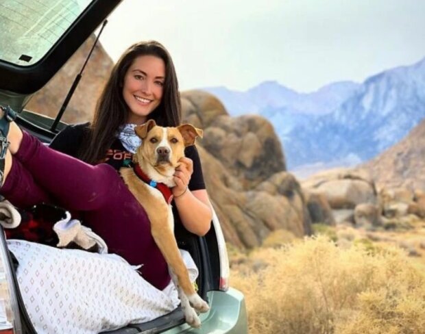 Holka a pes. Foto: snímek obrazovky Instagram