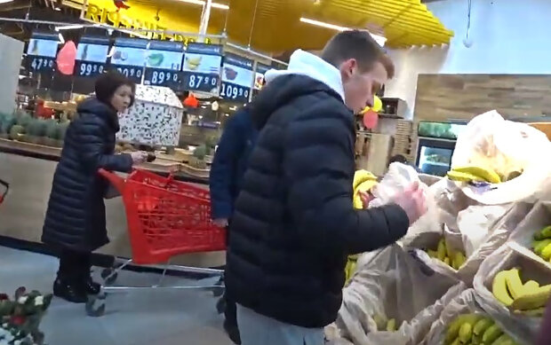 "S manželkou jsme stále ve stresu": Muž si v obchodě koupil banány a téměř ochrnul a za všechno může "host" v balíčku