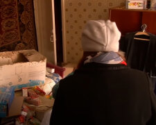 "Kvůli hromadám odpadků se nemůžu pohybovat po domě": muž ukázal, jak vypadá jeho byt