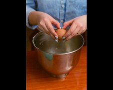 Nejjednodušší recept na klasickou jablečnou žemlovku, která vaše hosty mile překvapí