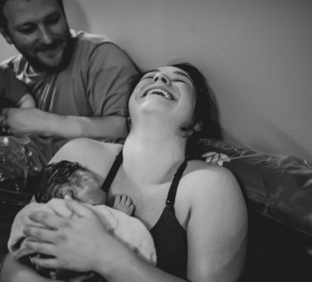 Matka a dítě. Foto: snímek obrazovky laykni.com