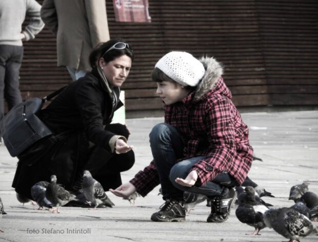 Žena a dítě. Foto: snímek obrazovky storyfox.ru