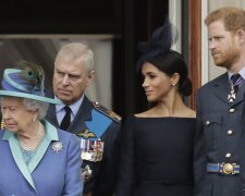 Alžběta II, Harry a Meghan Markle. Foto: snímek obrazovky YouTube
