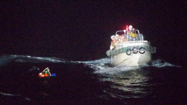 Velmi malá naděje: Poblíž Japonska se ztratila loď s posádkou a tisíce zvířat