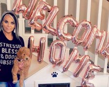 Dívka vytvořila pro svého psa báječný domeček pod schody