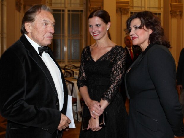 Karel Gott a Aneta Stolzová. Foto: snímek obrazovky super.cz