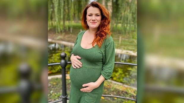 Další muzikálová zpěvačka se těší na miminko: Rusovláska se pochlubila bříškem v sedmém měsíci