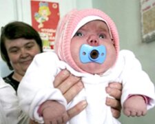 Největší nově narozená holčička na světě: jak žije a vypadá po uplynutí třinácti let