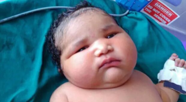 Dítě. Foto: snímek obrazovky Daily Mail