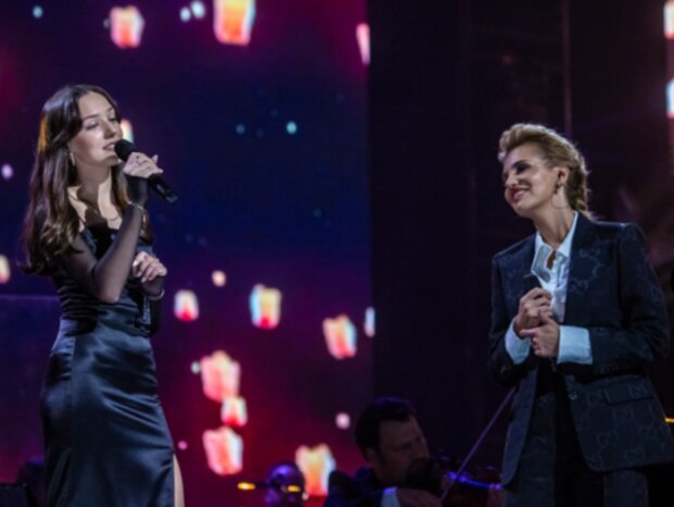 Charlotte Gottová a Lucie Bílá. Foto: snímek obrazovky extra.cz