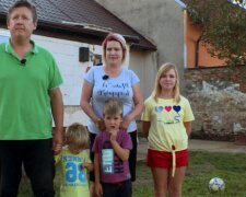 Rodina. Foto: snímek obrazovky extra.cz