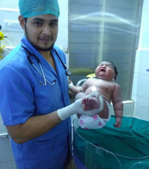 Dítě. Foto: snímek obrazovky Daily Mail