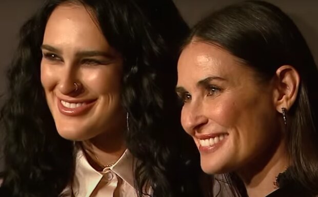 Demo Moore s dcerou. Foto: snímek obrazovky YouTube