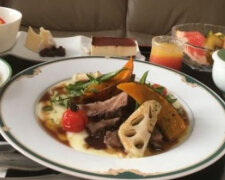 Žena, která porodila v Japonsku, ukázala, čím byla v porodnici nakrmena