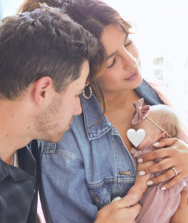 Priyanka Chopra s rodinou. Foto: snímek obrazovky Instagram