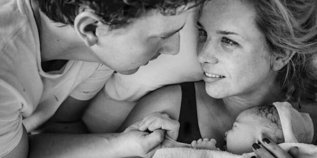 Narození nového života: fotografie novorozenců a jejich maminek