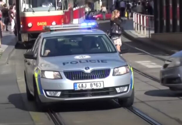Policie. Foto: snímek obrazovky YouTube